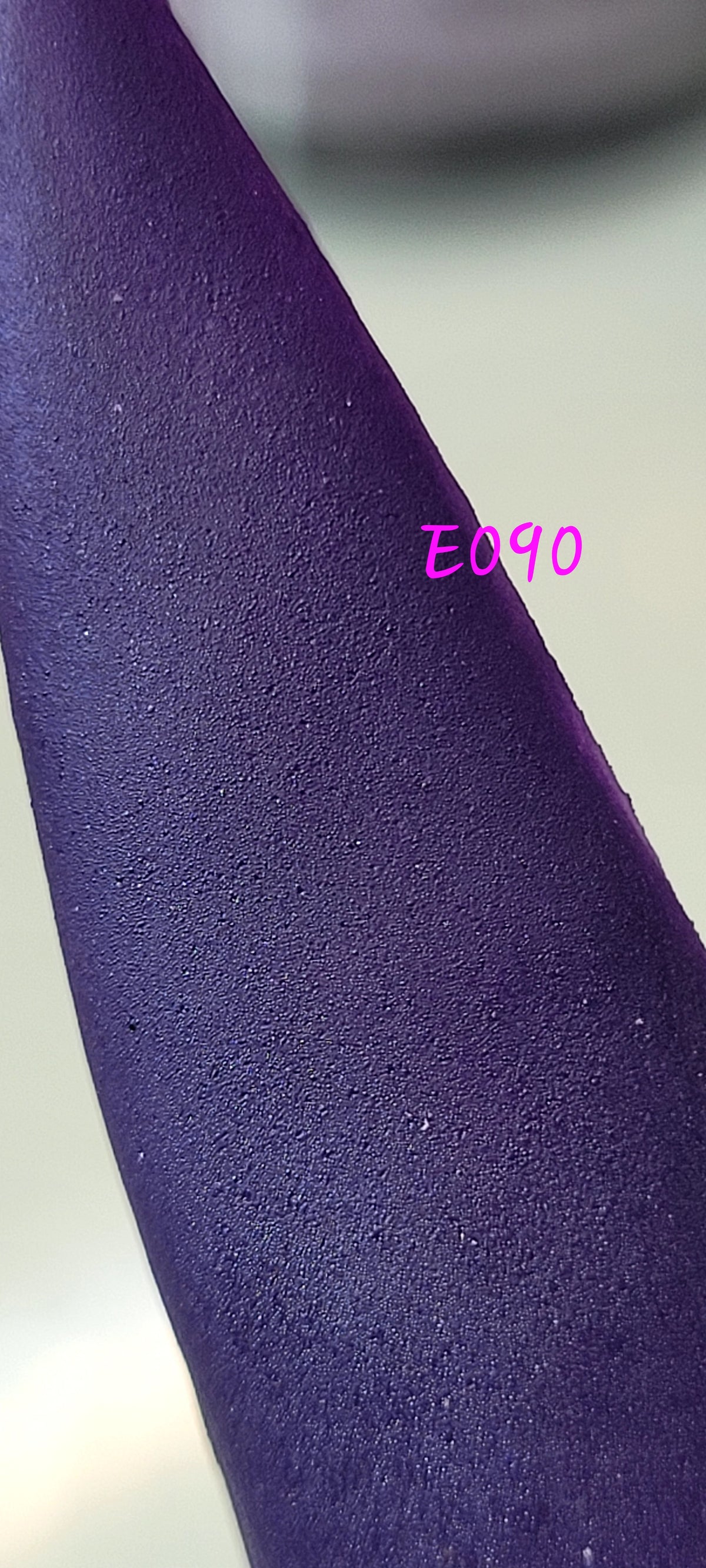 E090
